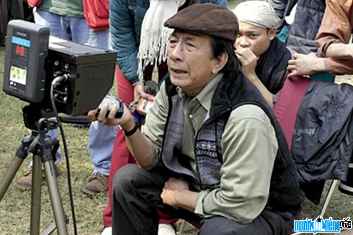  Picture of director Nguyen Huu Part on set
