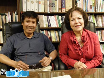  musician Tu Cong Phung and his wife at the Vien Dong Daily Newspaper
