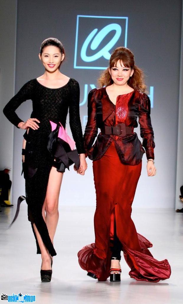  Quynh Paris in one of her fashion shows
