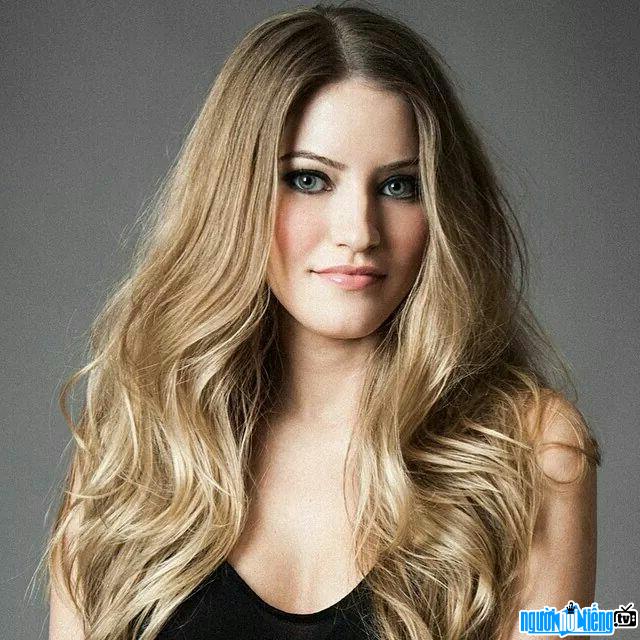  Ijustine Youtube star is beautiful and attractive