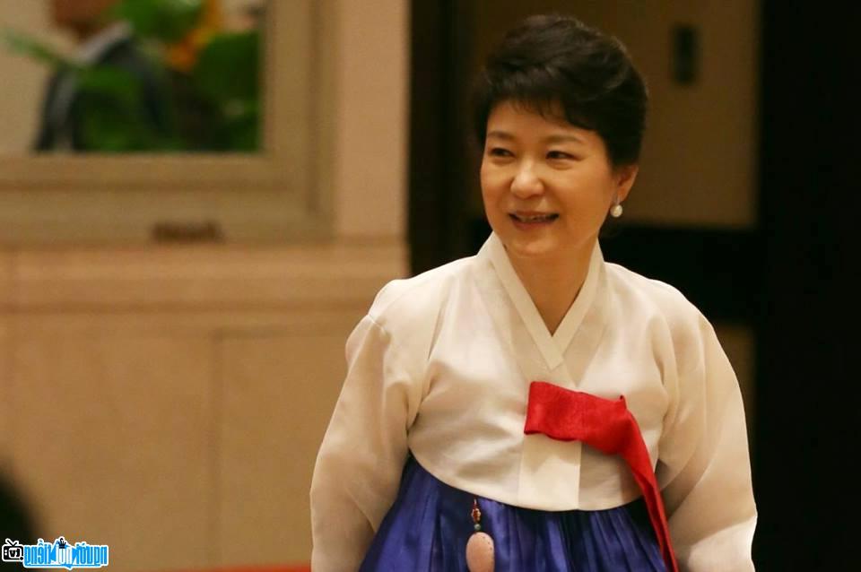Park Geun-Hye xinh đẹp trong bộ đồ truyền thống