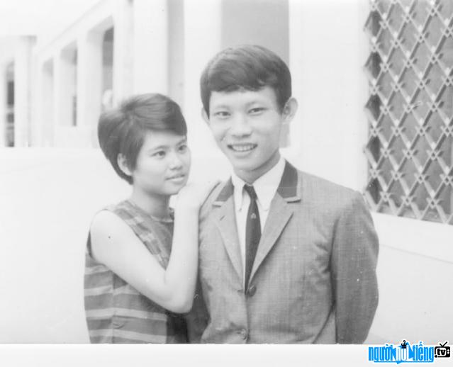  Musician Tung Giang with his wife Yen Trang