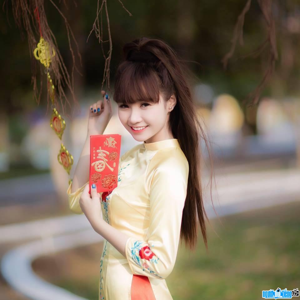 DJ Jenny Yen is gentle with ao dai