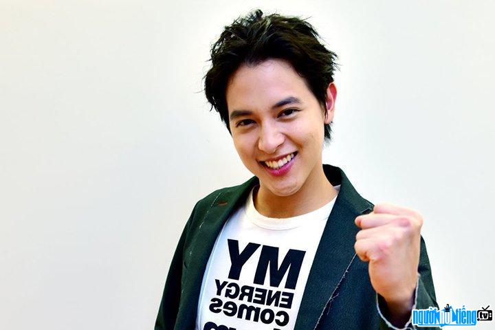 James Jirayu was given the title "Smile Prince" by Japanese audiences. 