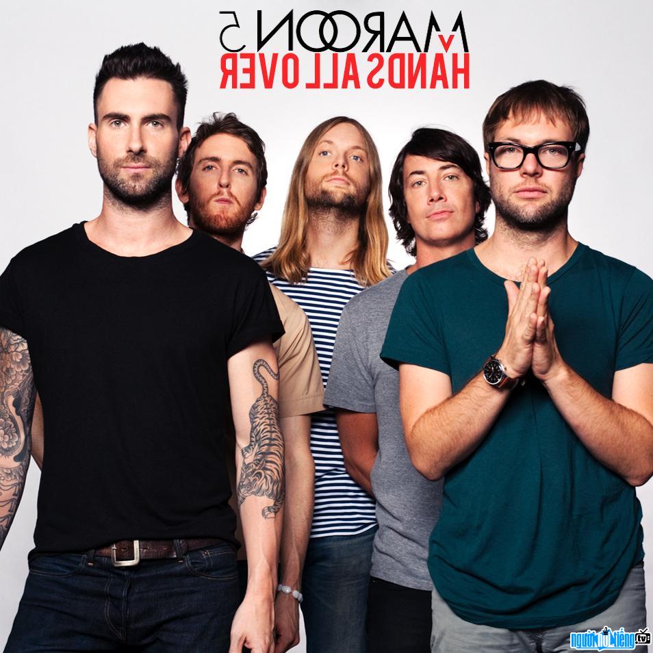 Ban nhạc Maroon 5 với album Hand's Allover