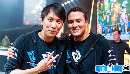 Aphromoo and Doublelift are a good AD carry-support duo