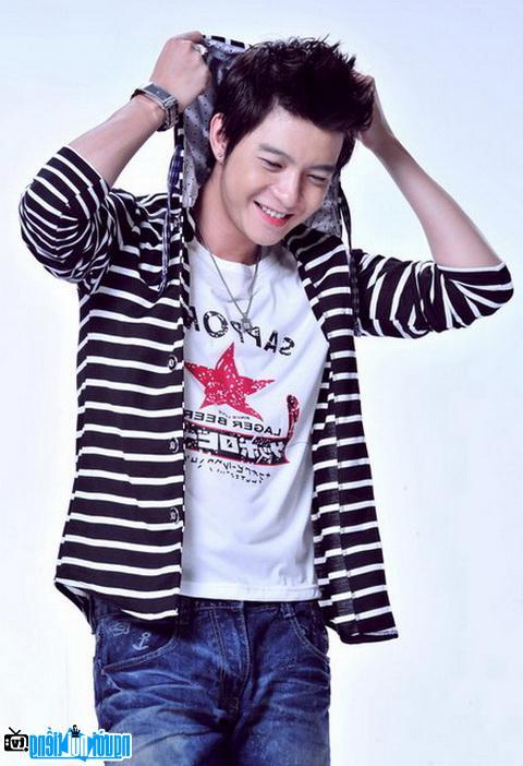  Picture of singer Thien Long personality