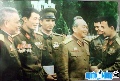 Hình ảnh Bùi Quang Thận gặp thủ tướng Võ Nguyên Giáp