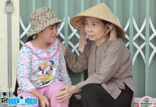 Grandma of two rice Anh Hoa