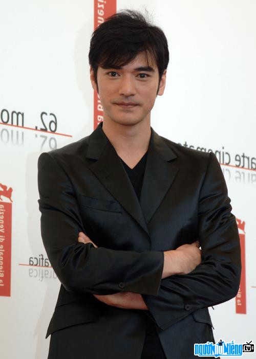  handsome and elegant look of actor Kim Thanh Vu
