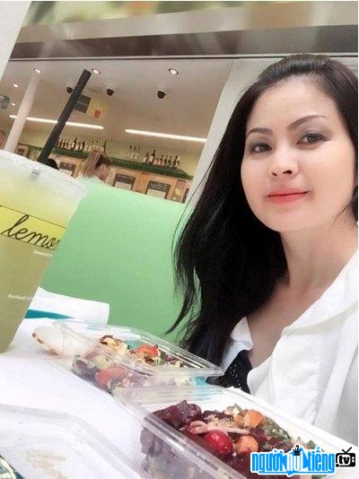  Latest pictures of actress Yen Vy in America