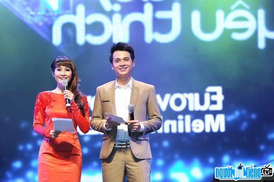 MC Danh Tùng và Thùy Linh trong liveshow Bài hát yêu thích