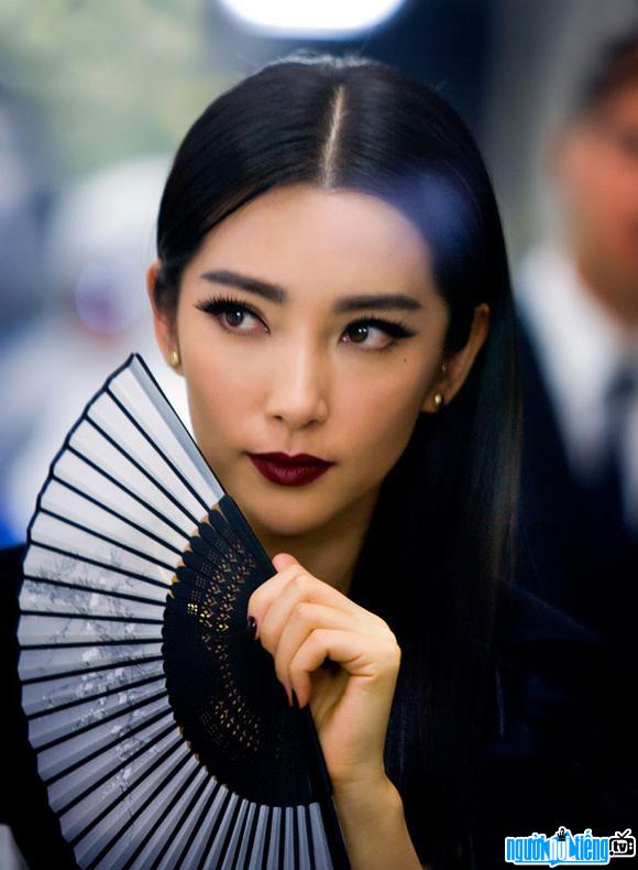 Actor Li Bingbing is sharp and cold