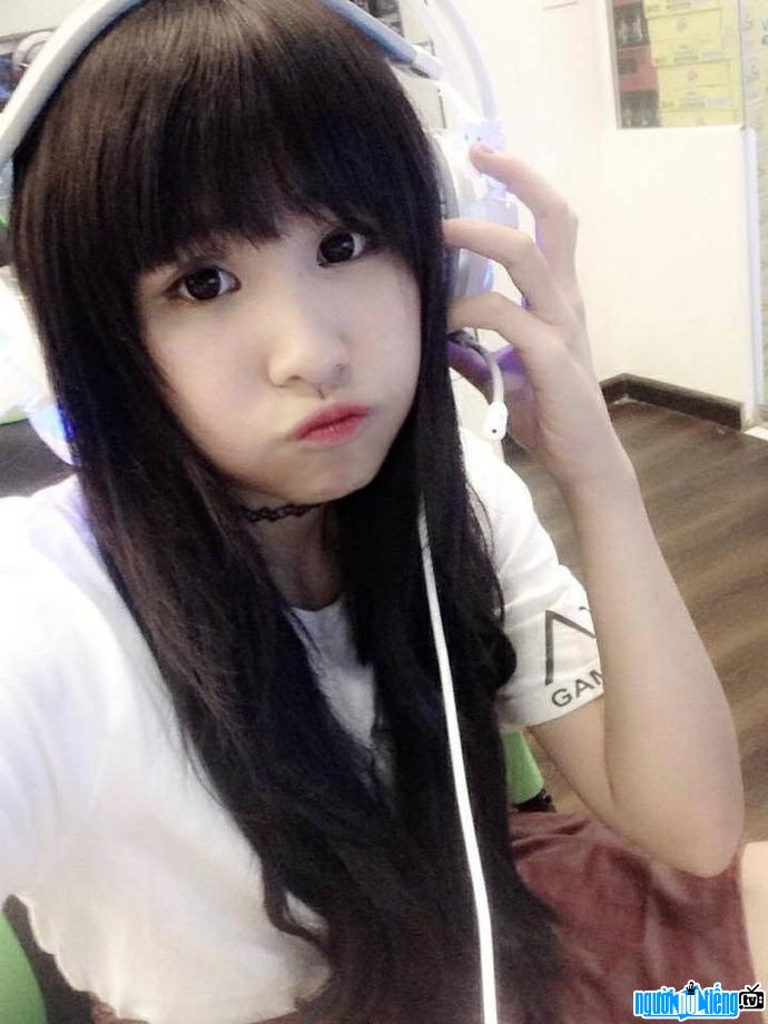  AoA Hanh Tun currently one of the top female gamers of LOL Vietnam