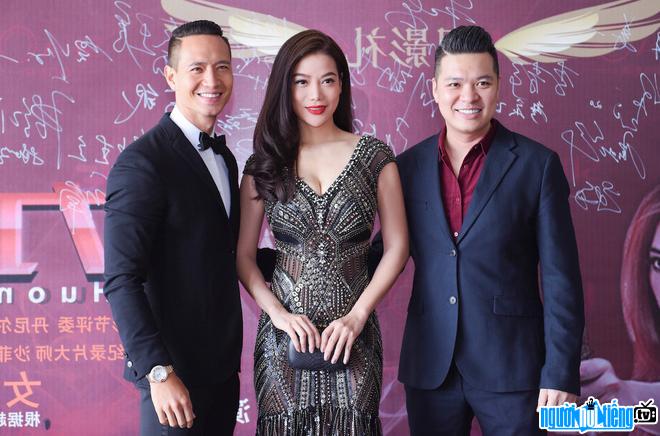  Photo of director Cuong Ngo with actors Truong Ngoc Anh and Kim Ly