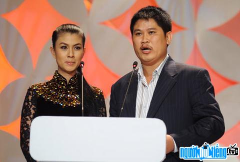  Phuoc Sang and his wife - Actor Kim Thu at the Kite Award Ceremony Gold in 2010