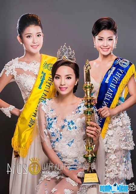 Nguyễn Lâm Diễm Trang đăng quang Á hậu 2 Hoa Hậu Việt Nam 2014