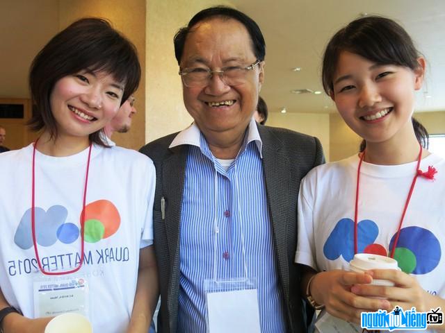 Journalist Ham Chau and two researchers young managers at Osaka University and Hiroshima University.