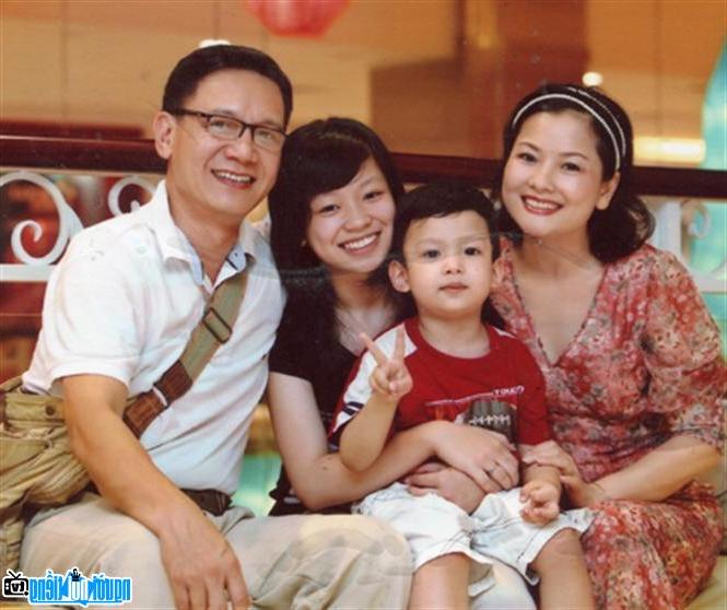  Family of artist Pham Cuong - Thu Que