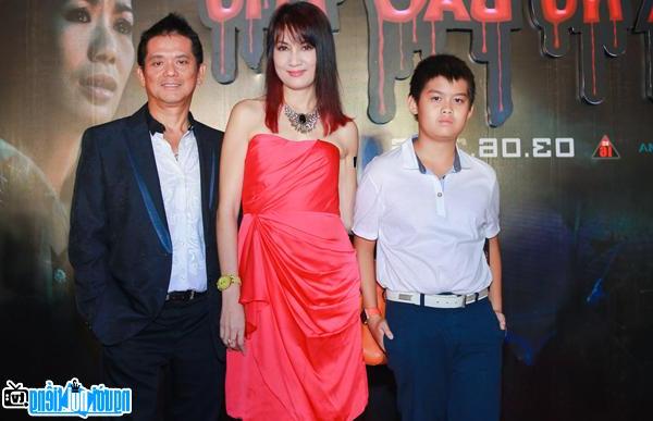  Happy family of actress Hien Mai