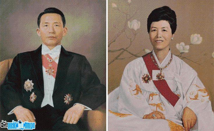 Tổng Thống Park Chung Hee và người vợ của mình Yuk Young-soo
