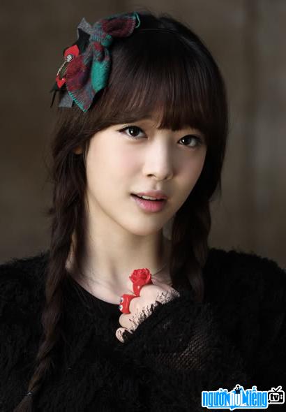 Nữ ca sĩ Sulli Choi là cựu thành viên của nhóm nhạc F(x)
