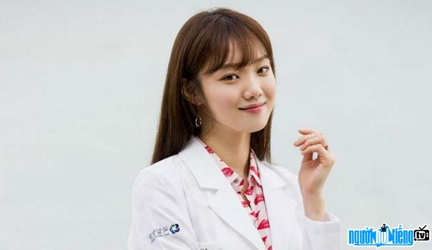 Actor Lee Sung Kyung in the movie Doctors