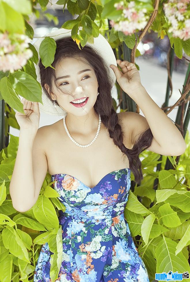 Khanh Hien is sexy with a busty dress.