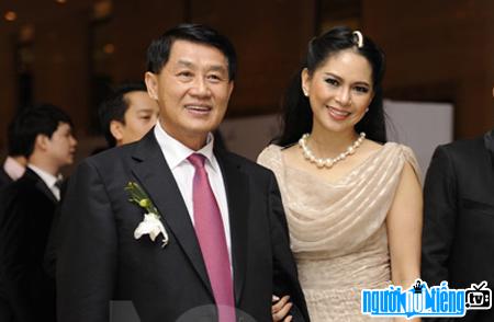  Image of Johnathan Hanh Nguyen and his beautiful wife Thuy Tien