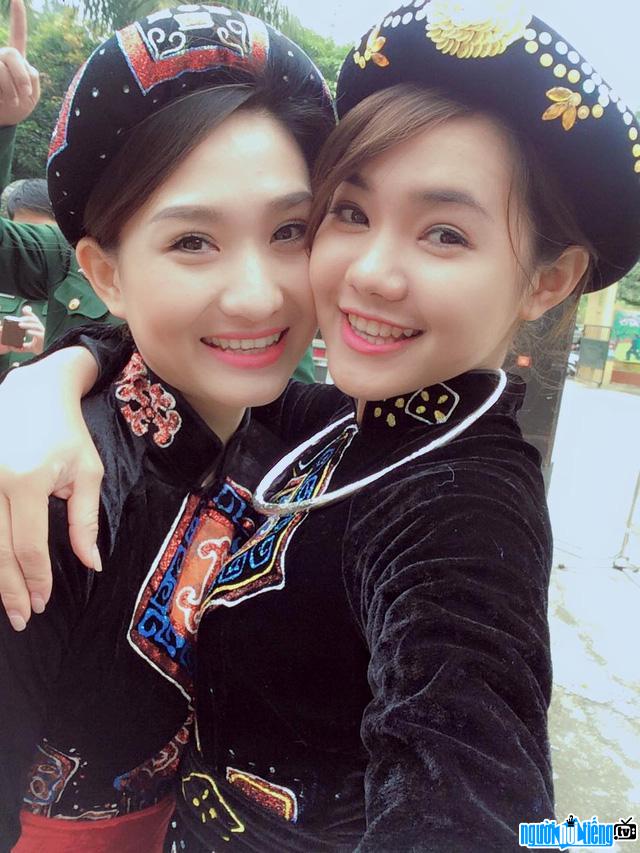 The image of MC Ha Khanh Van and an MC of Happy Lunch