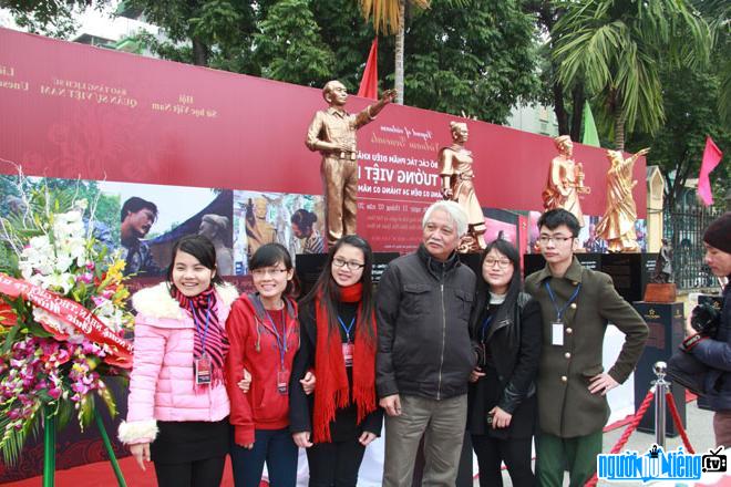  Representative Duong Trung was present at the exhibition
