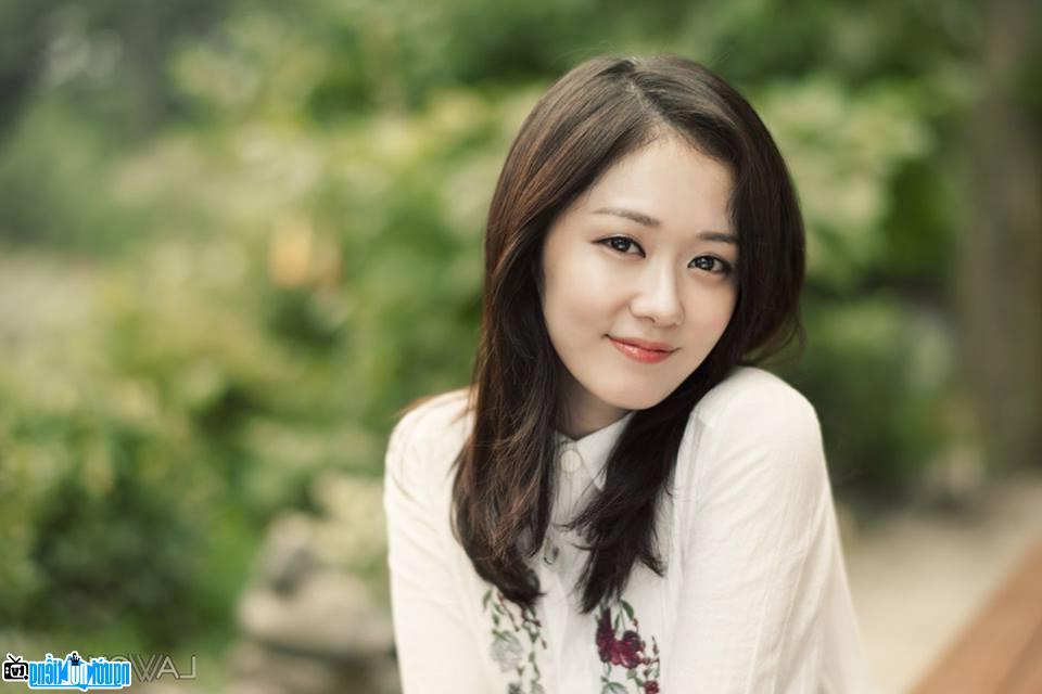 Chân dung nữ ca sĩ diễn viên Jang Na - ra