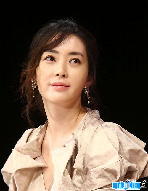 Chân dung nữ diễn viên Song Yoon-ah