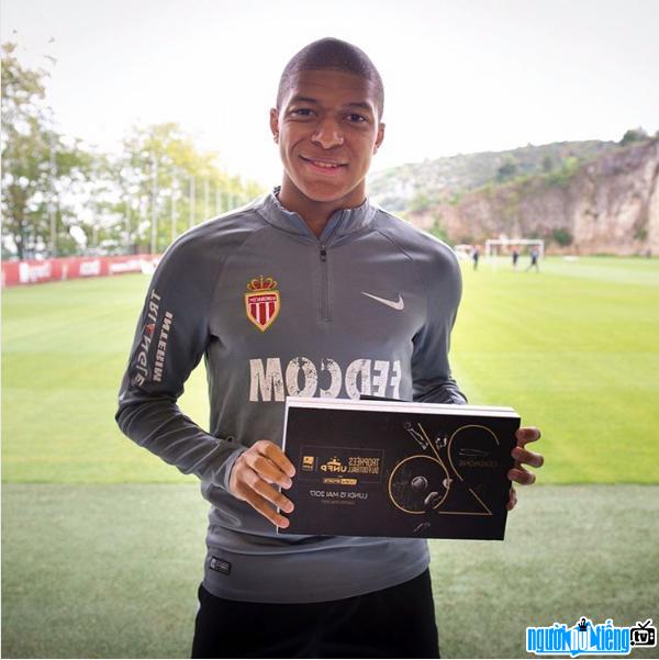 Kylian Mbappé - the new legend of French football
