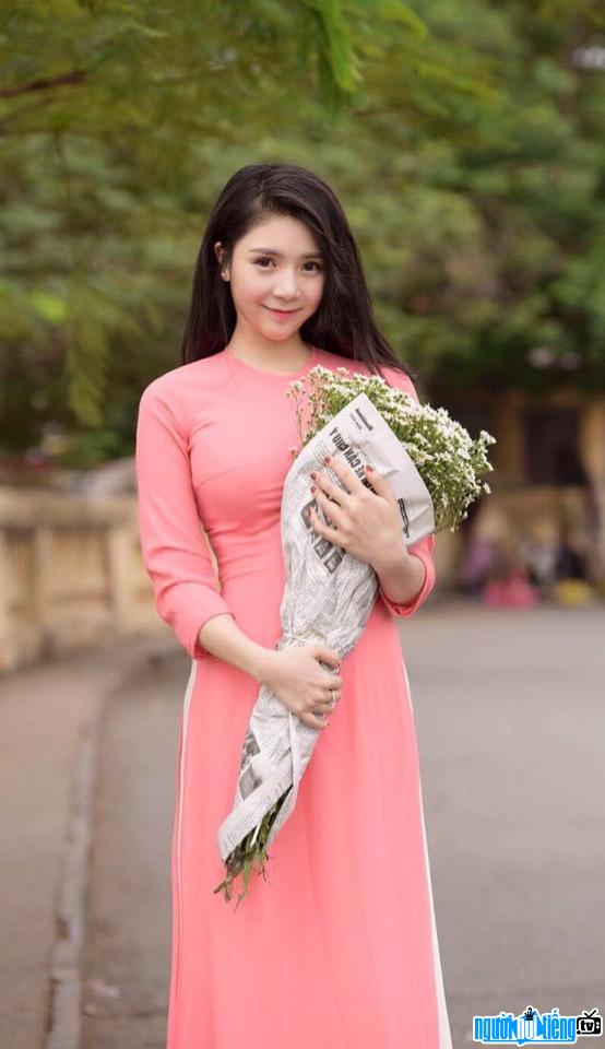  Thanh Bi has a gentle look of a daughter of Hue