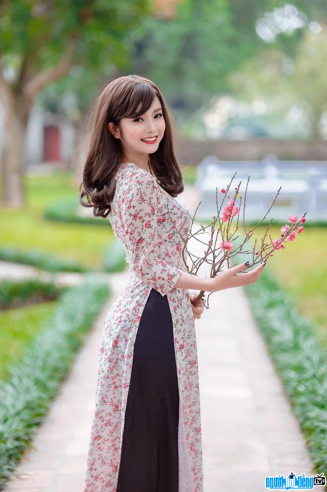  Quyen Be is beautiful and gentle in ao dai