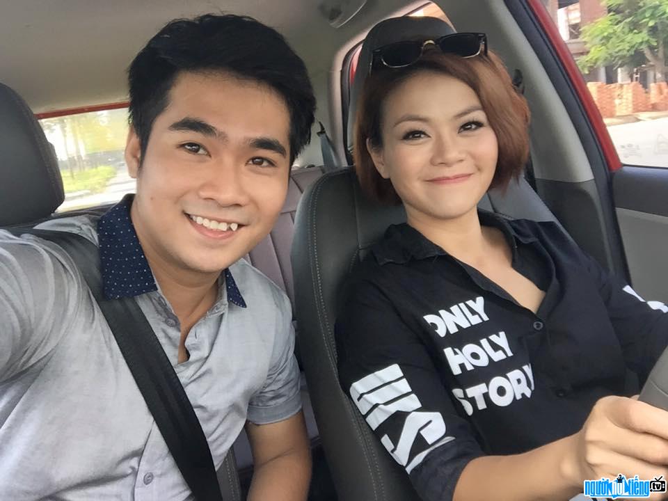  Picture of MC Lam Tri Thuan and female singer Nguyen Hai Yen