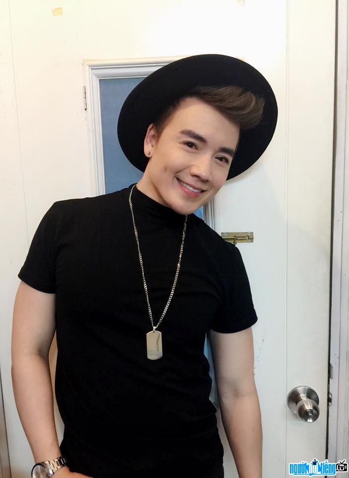 A close-up of the handsome look of male singer Nguyen Hoang Nam