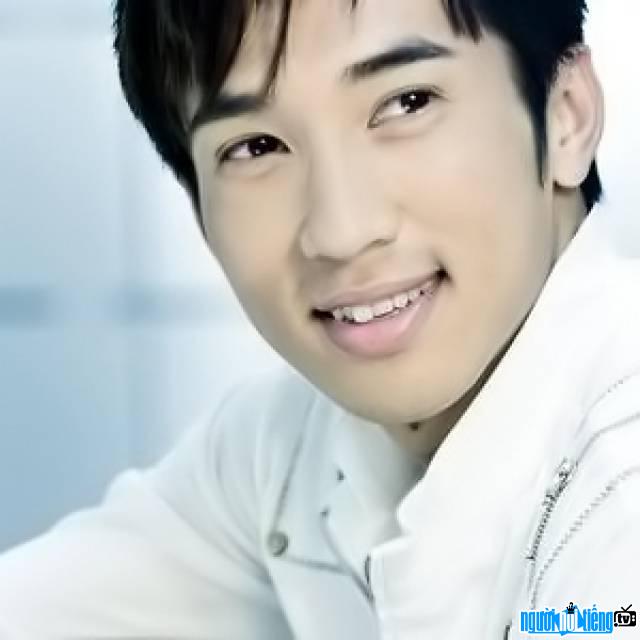  Handsome male singer Quoc Khanh