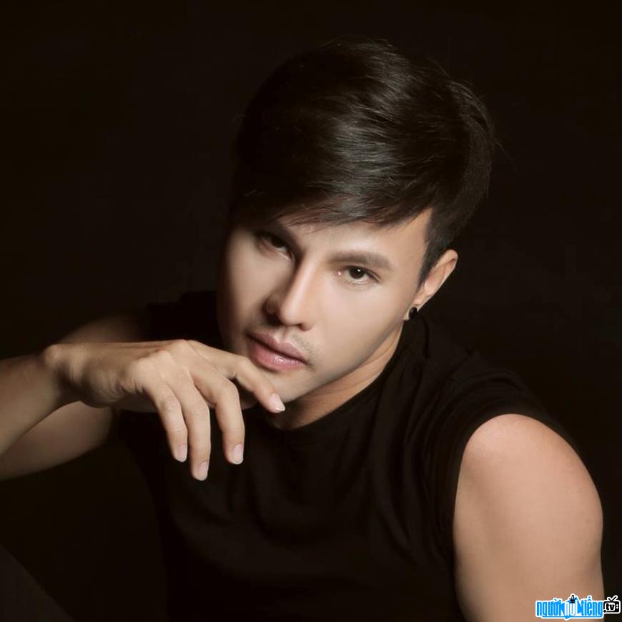 Tan Khanh - the first male singer to openly talk about his homosexuality