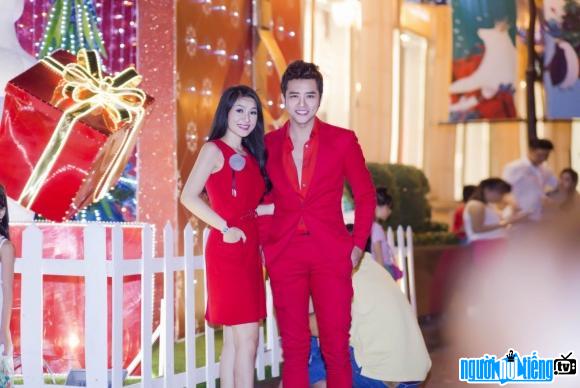 A photo of singer Anh Tam and female singer Hoang Ai My