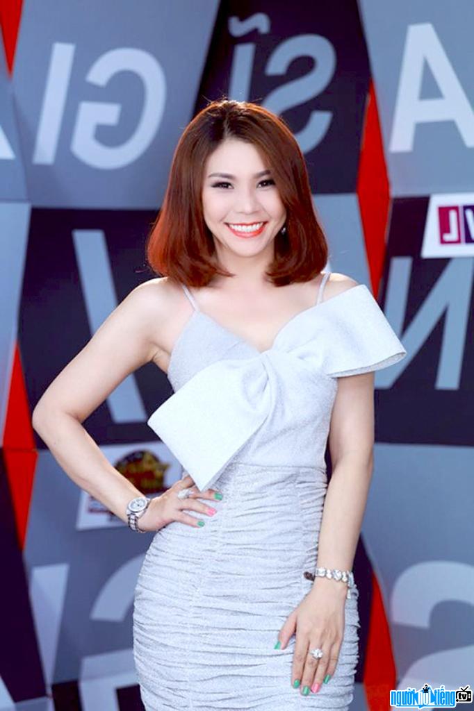  Singer Yen Phuong appeared in the recent show hidden singers