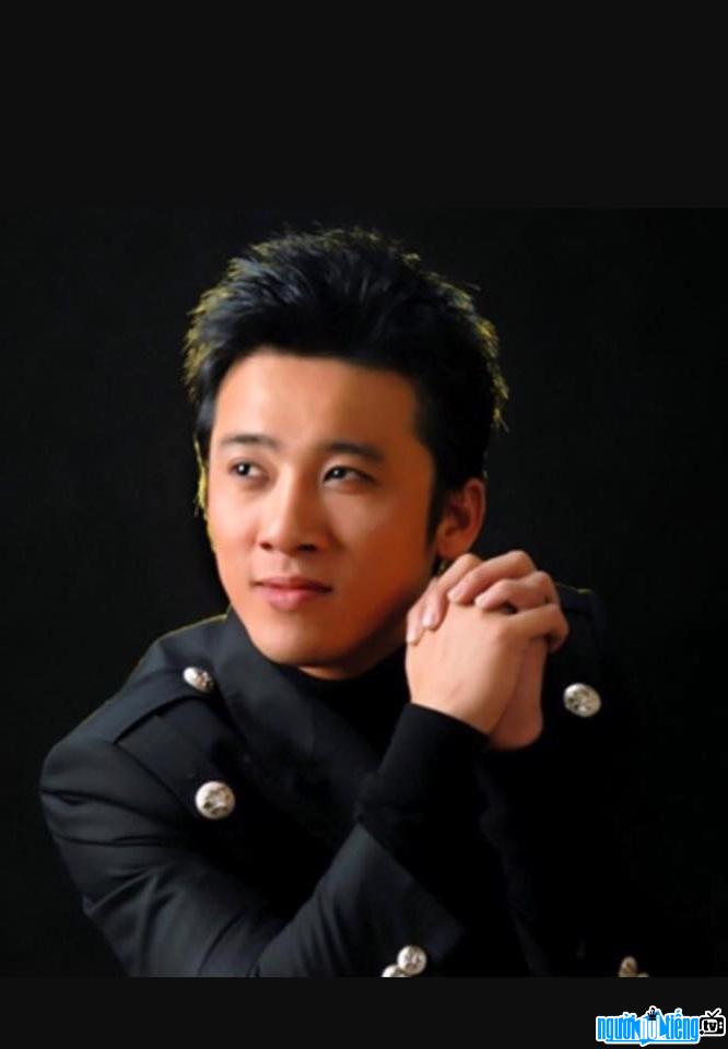 Another image of singer Quang Hao