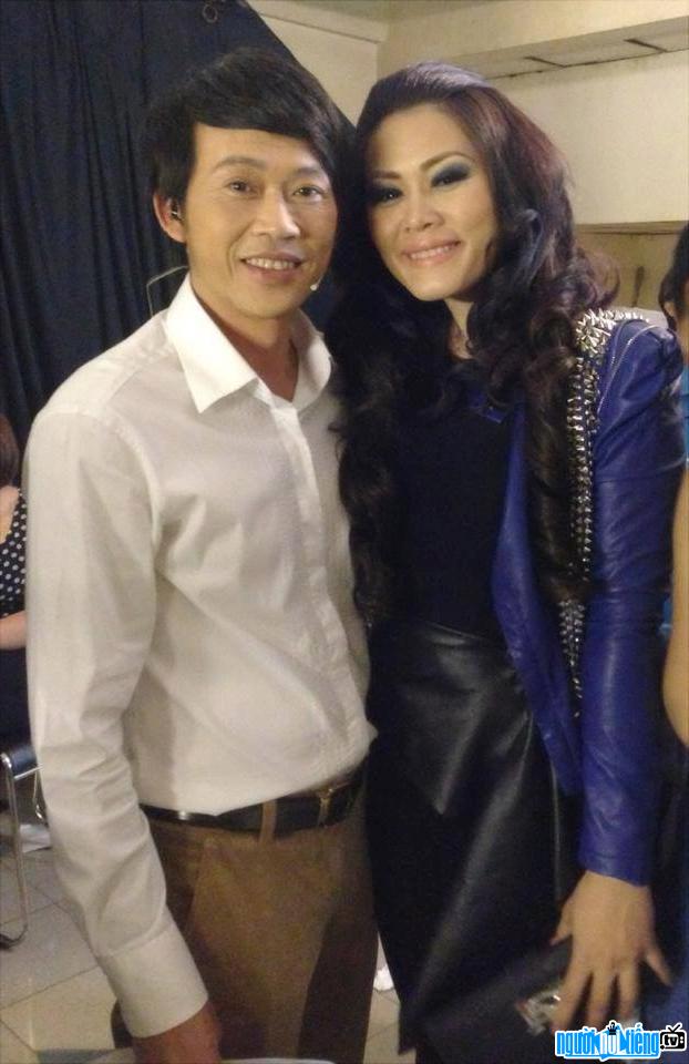  Singer Zina Bya with comedian Hoai Linh