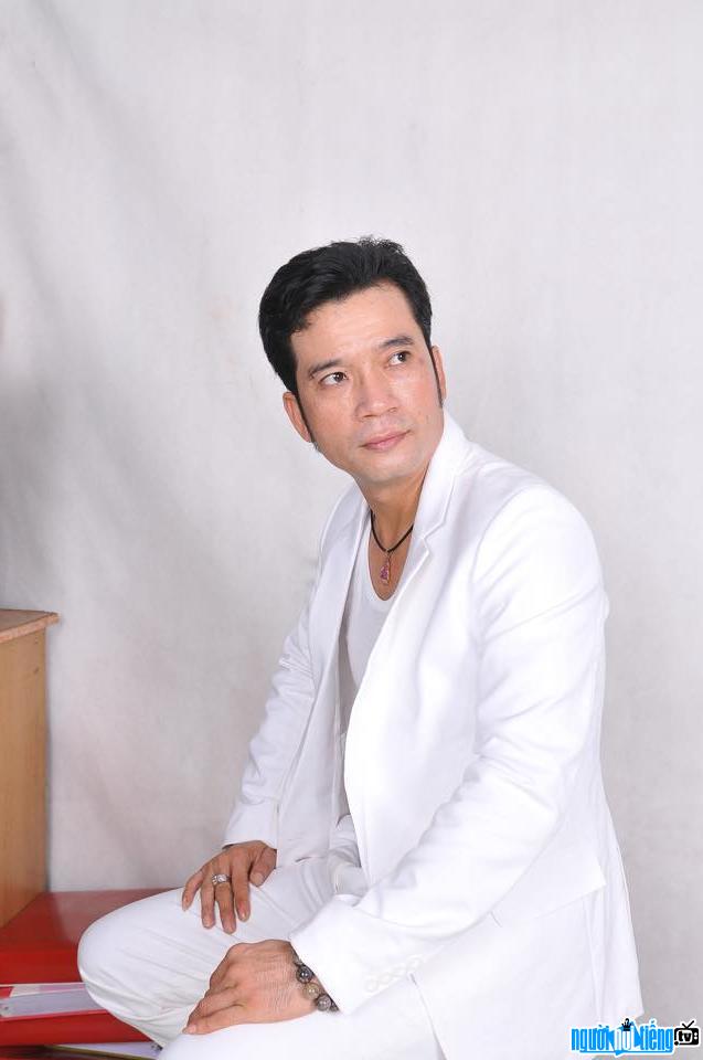  Another picture of singer Huynh Nhat Huy