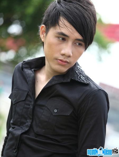  Another picture of singer Chau Chi Hao