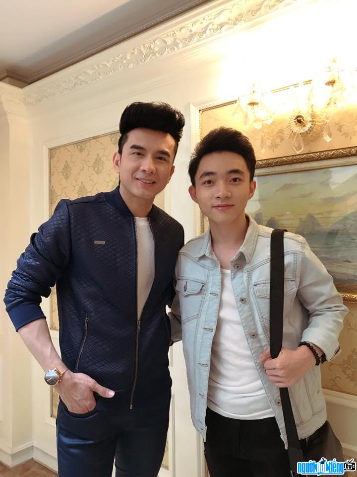  Male singer Trung Quang with his teacher - singer Dan Truong