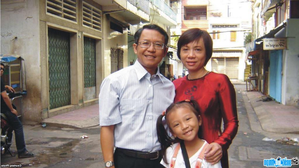  Professor Pham Minh Hoang's family