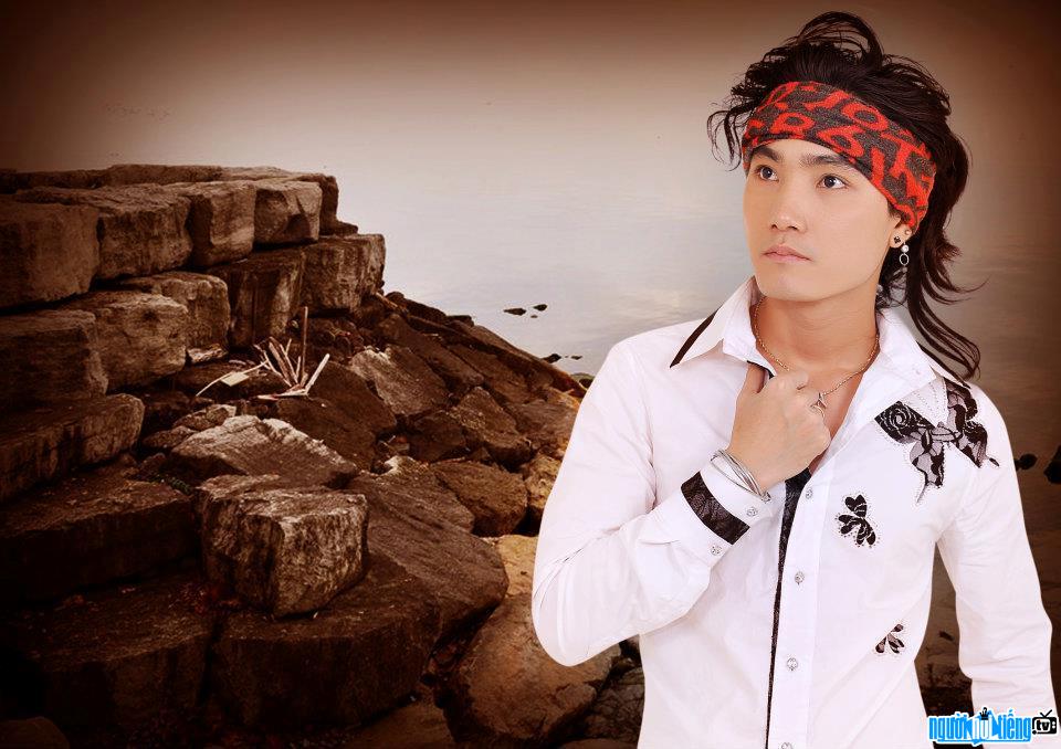  Le Nhat Du Phuong - promising young male singer