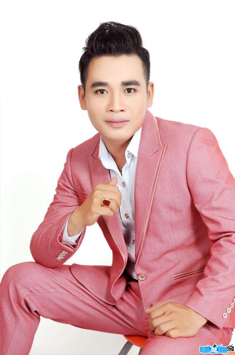  Another picture of singer Khang Chan Thi